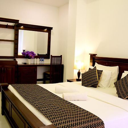 Hotel Bamiyan Kandy Esterno foto